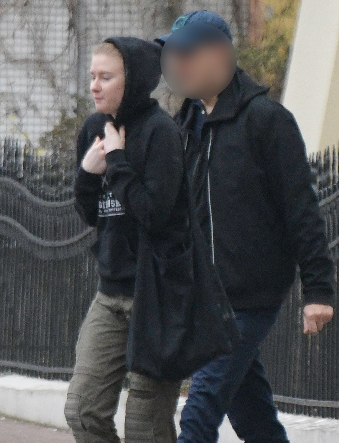 Kinga Duda przemyka do rządowej limuzyny