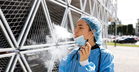 E-papierosy niebezpieczne w pandemii COVID-19. Niepokojące wyniki badań