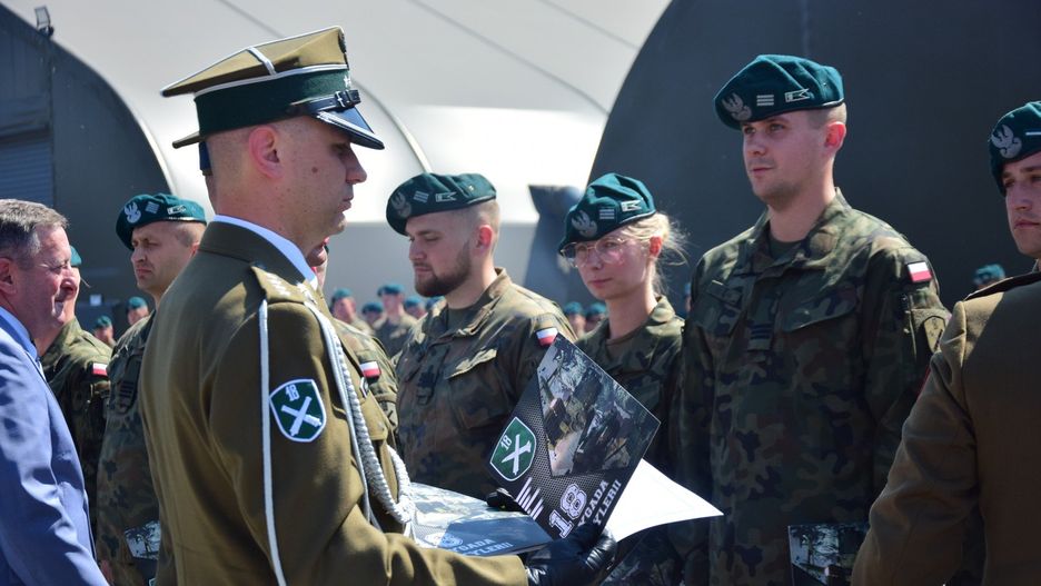 Obchody Święta Wojska Polskiego w 18 Brygadzie Artylerii w Nowej Dębie
