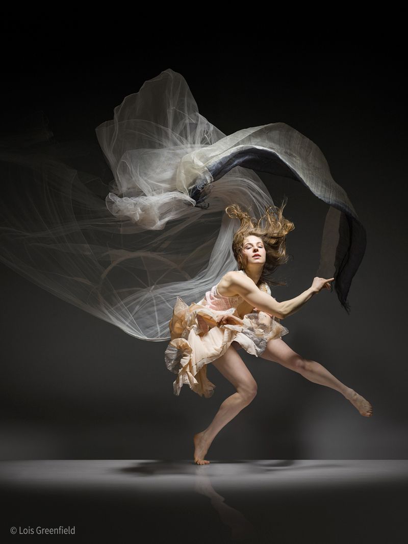 "Ta chwila może istnieć tylko na fotografii" - Lois Greenfield opowiada o fotografowaniu tancerzy Haselbladem z lat 80. 9