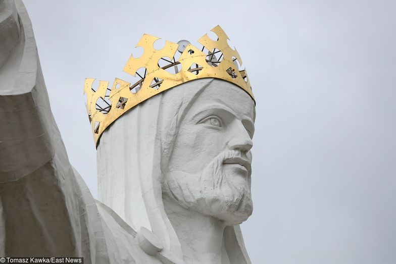 Żelbetowa rzeźba w Świebodzinie powstała w 2010 r. Jej całkowita wysokość wynosi 36 metrów