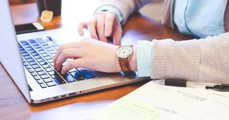 Większe oferty firmowe już tylko w internecie. Koniec ery dominacji papieru