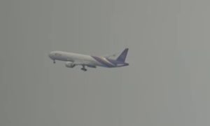 Awaria podwozia uniemożliwiła lot. Boeing 777 wrócił na lotnisko