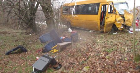 Ukraina. Kobieta i jej 8-letnia córka zginęły po zderzeniu auta osobowego z autobusem