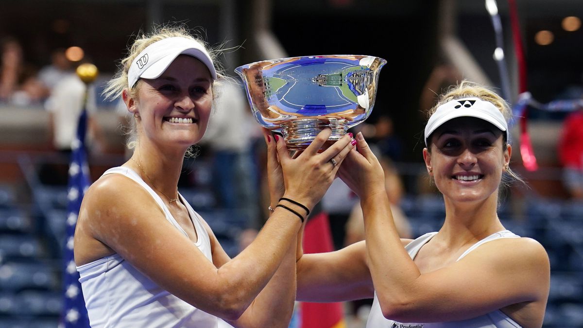 PAP/EPA / WILL OLIVER / Na zdjęciu od lewej: Erin Routliffe i Gabriela Dabrowski