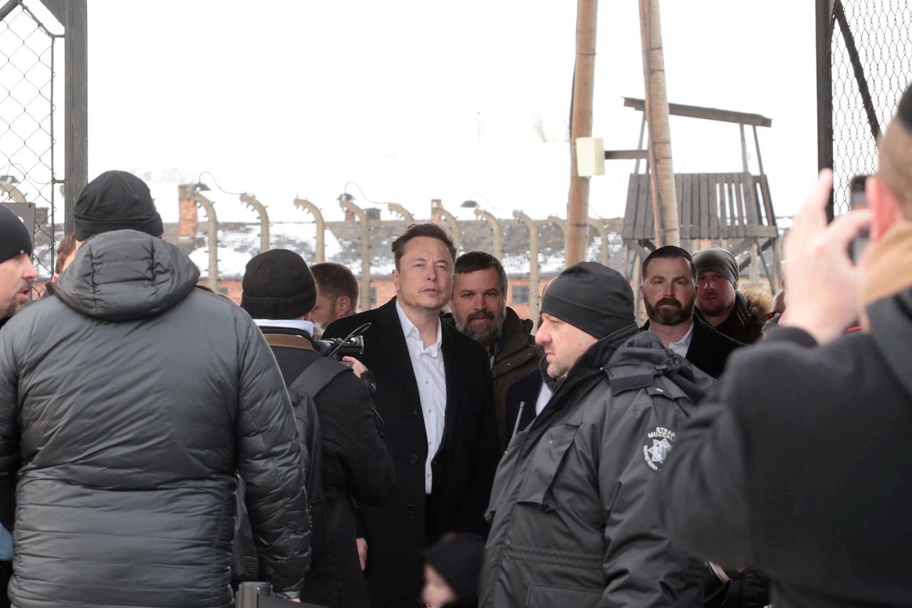 Elon Musk visited Auschwitz-Birkenau. The museum comments on the controversy.