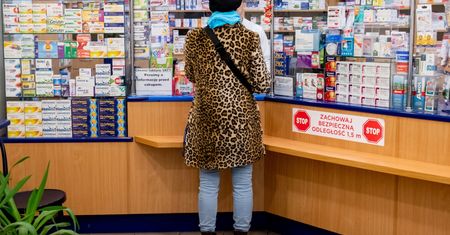 "Ludzie wykupują na potęgę". Mówi, co się dzieje teraz w aptekach