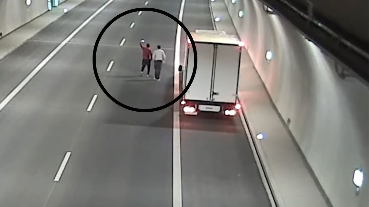 Tunel na Zakopiance. Kierowcy zatrzymują się mimo zakazu by strzelić sobie selfie