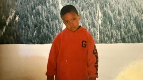 Poznajesz? Dziś ten chłopiec jest wielką gwiazdą i zarabia krocie