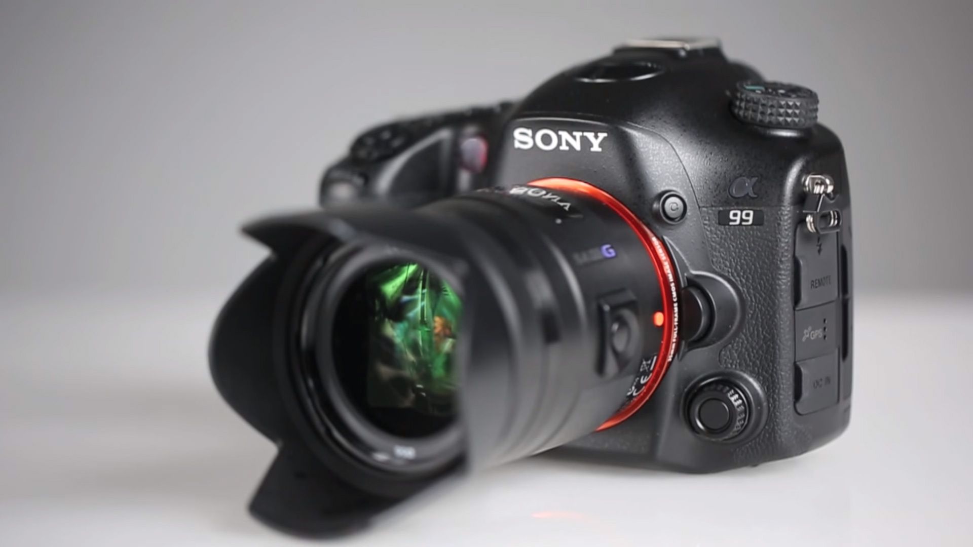 499 punktów autofokusu, nagrywanie w 4K oraz 42-megapikselowa matryca w następcy Sony A99 3