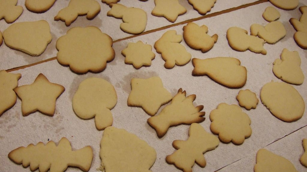 Ciasteczka cukrowe z ciasta mrożonego