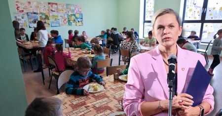 Awantura o menu w szkołach. Nowacka stawia sprawę jasno