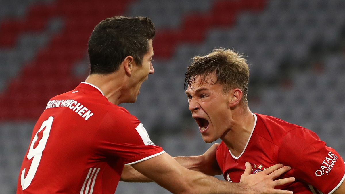 Joshua Kimmich (z prawej) i Robert Lewandowski (z lewej)