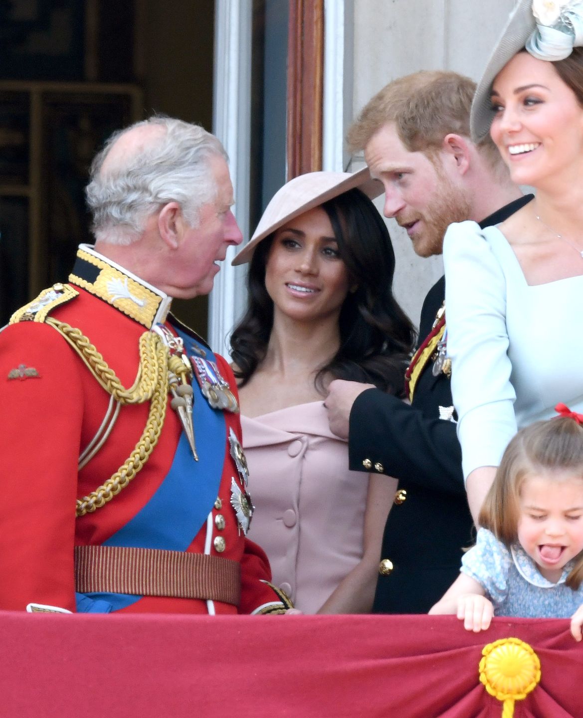 Meghan Markle chce rozmawiać z królem Karolem w cztery oczy