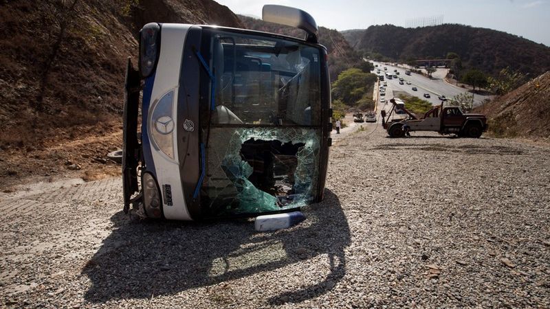 Zdjęcie okładkowe artykułu: PAP/EPA / MIGUEL GUTIERREZ / Wypadek autokaru Huracan Buenos Aires