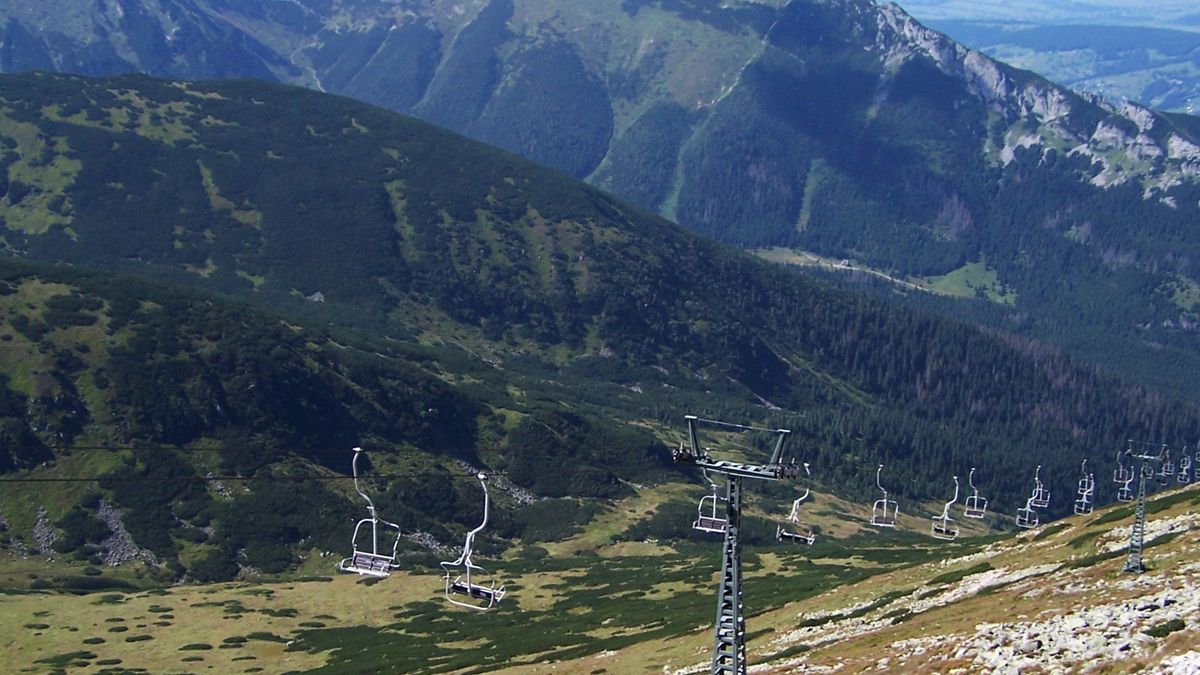 Wyciąg na Hali Goryczkowej w okresie letnim.