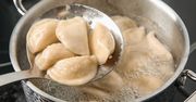 Jak ugotować zamrożone pierogi? Trzymaj się tych zasad, inaczej się rozpadną i będą do wyrzucenia