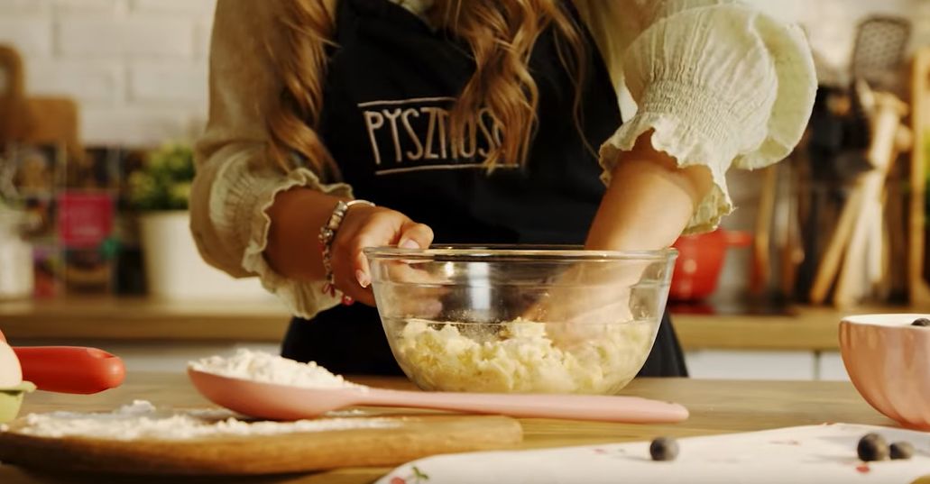 Preparing the crumble