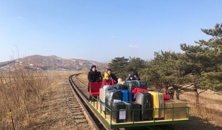 Korea Północna. Rosyjscy dyplomaci wracali do kraju w nietypowy sposób