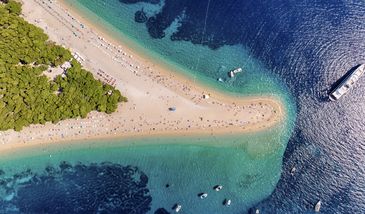 Wakacje 2021. Chorwacja samochodem czy samolotem?