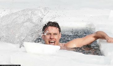 Czech pobił rekord świata. Ustanowił go płynąc pod lodem