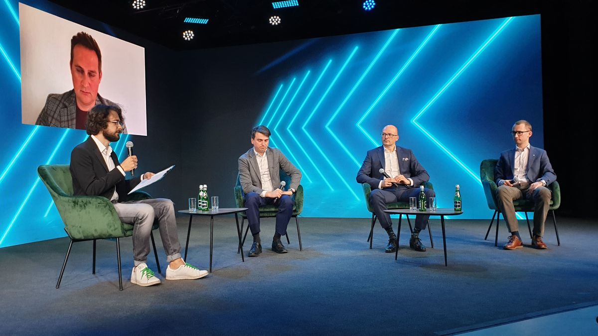 Panel "Powszechność punktów ładowania gwarancją rozwoju sektora elektromobilności"