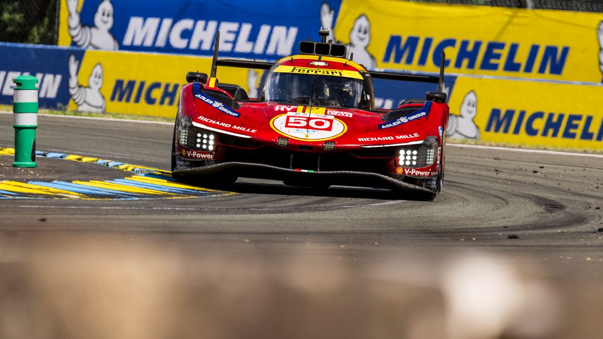 Materiały prasowe / Charly López / DPPI / Na zdjęciu: załoga Ferrari nr 50