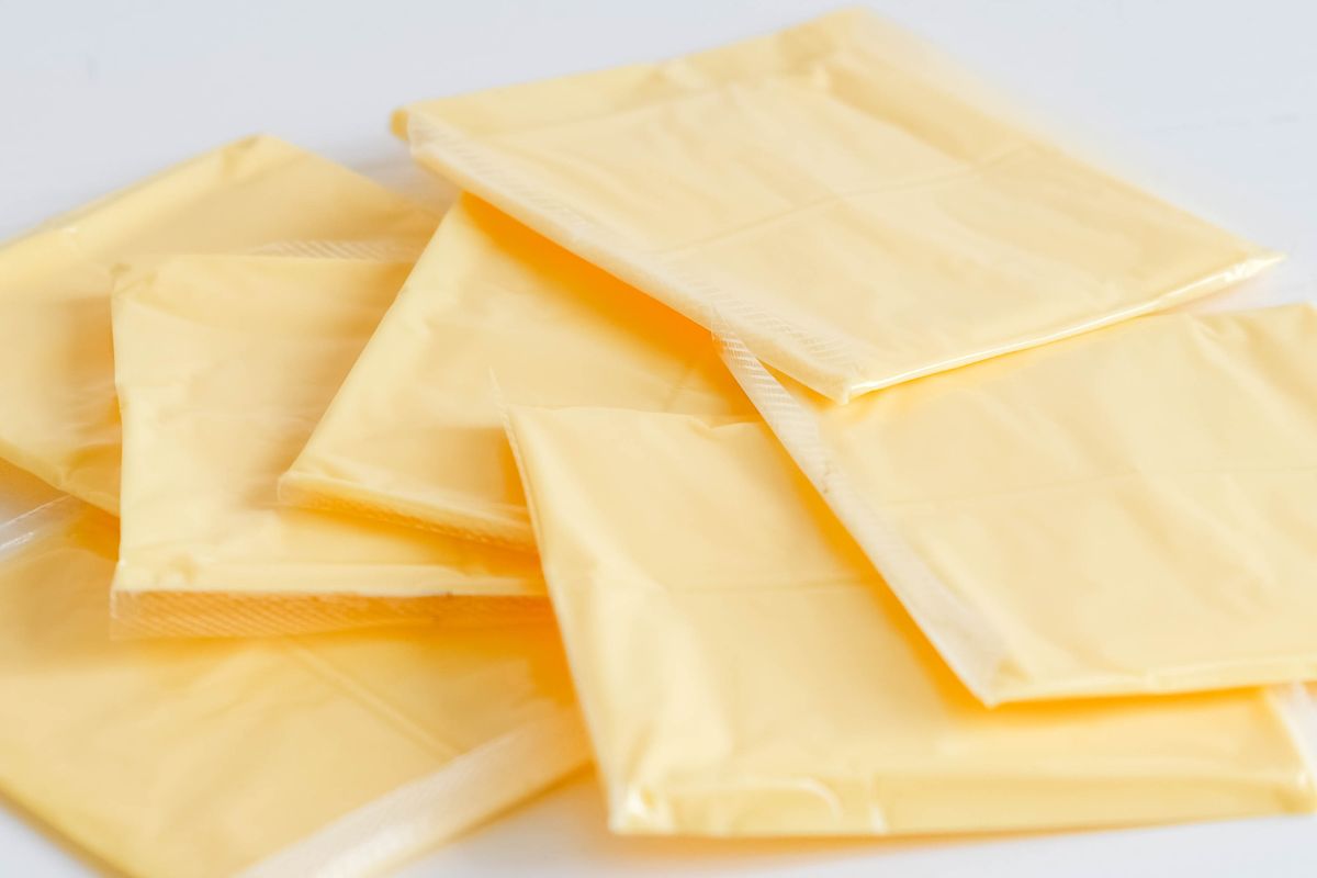 Ser w plastikowym opakowaniu nie zachwyca składem