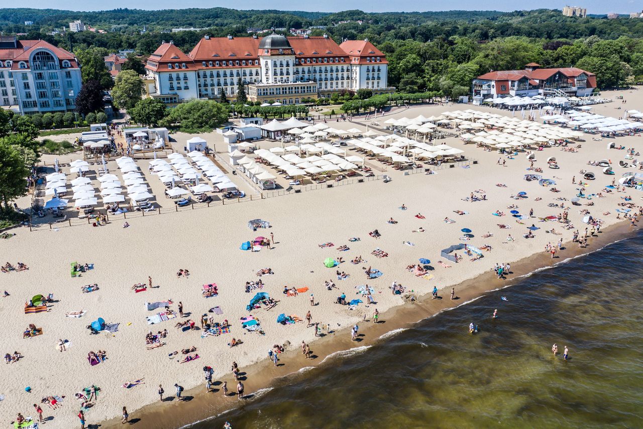 Luzowanie obostrzeń. Od soboty w życie wchodzą nowe zasady