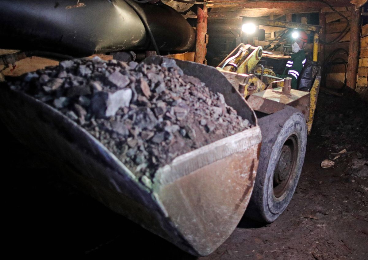 Dwóch górników rannych po wstrząsie w kopalni