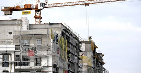 Spadną ceny domów i większych mieszkań. Boom na zakup działek wyhamował
