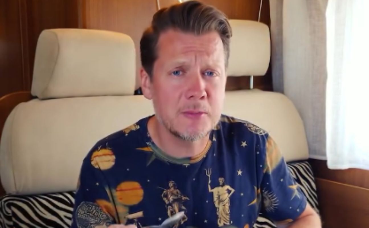 "Co się z nami dzieje?". Wrócił do Polski i apeluje z auta