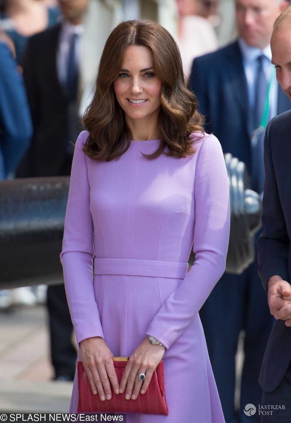 Księżna Kate w lawendowej kreacji zwiedza Muzeum w Hamburgu