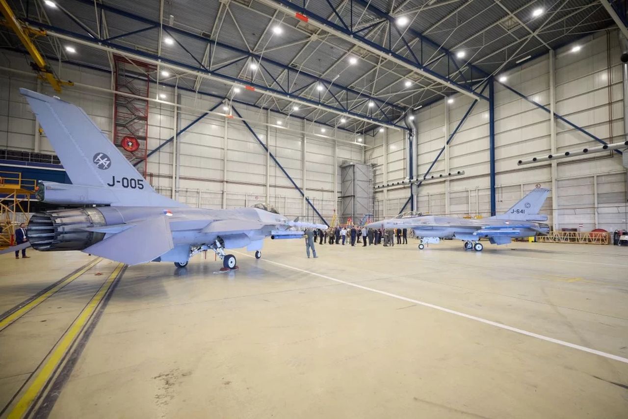 Niderlandzkie F-16 podczas wizyty Wołodymyra Zełenskiego w bazie lotniczej Eindhoven 20 lipca 2023