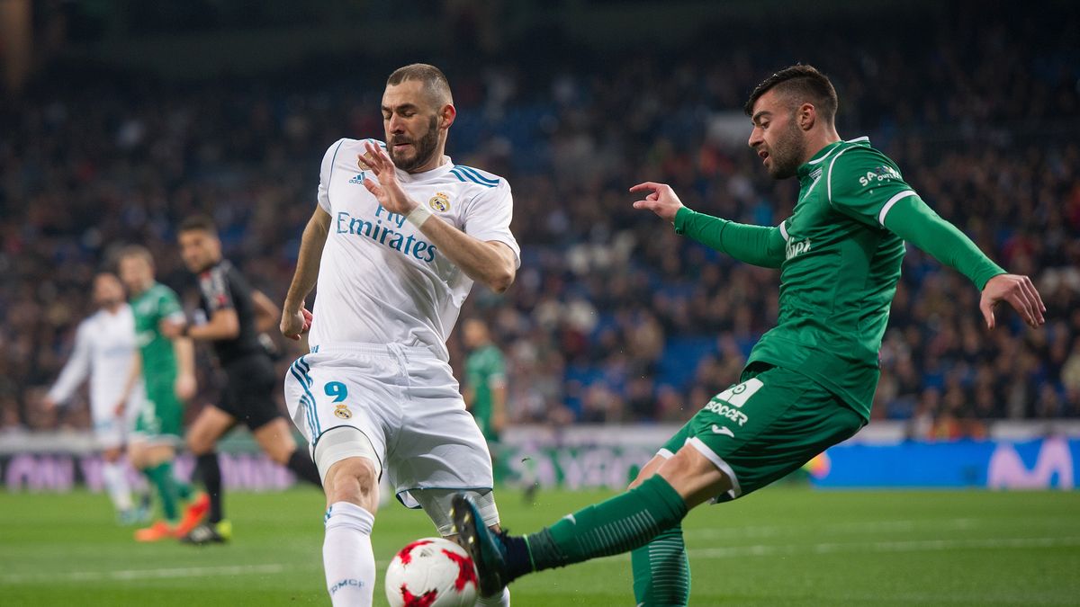 Zdjęcie okładkowe artykułu: Getty Images / Denis Doyle / Karim Benzema (Real Madryt) walczy o piłkę z Diego Rico (Leganes)