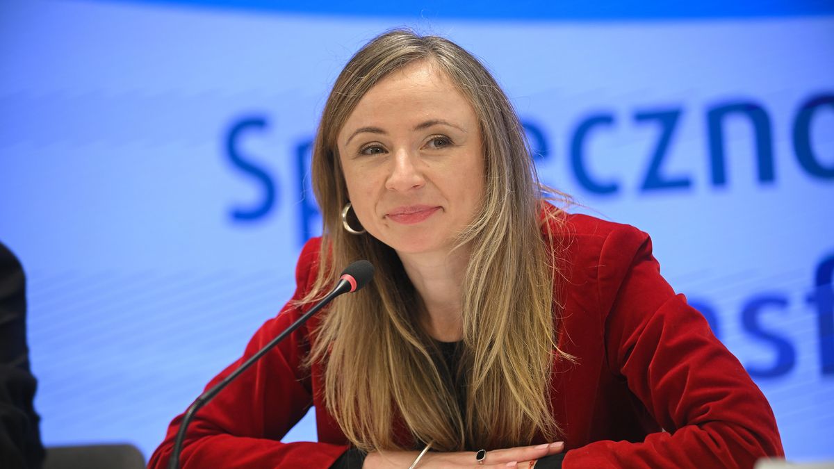 Agnieszka Dziemianowicz-B�k
Warszawa, 18.11.2024.  Minister rodziny, pracy i polityki spo�ecznej Agnieszka Dziemianowicz-B�k podczas konferencji "Spo�eczne-gospodarcze skutki transformacji cyfrowej" w siedzibie Ministerstwa Rodziny, Pracy i Polityki Spo�ecznej w Warszawie, 18 bm. Konferencja organizowana jest przez Europejski Komitet Ekonomiczno-Spo�eczny. (doro) PAP/Marcin Obara
Marcin Obara
Dziemianowicz B�k, EESC, EKES, European Economic and Social Committee, konferencja, polityk, polityka, transformacja cyfrowa