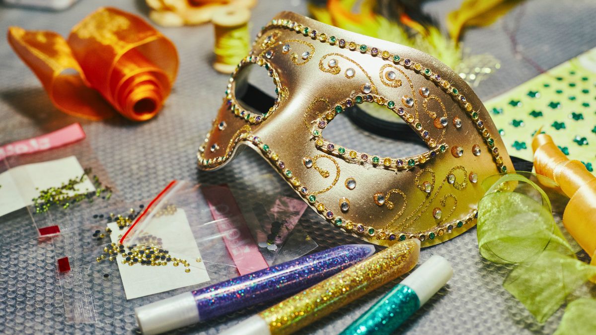 Tak wyczarujesz przepiękną maskę karnawałową 