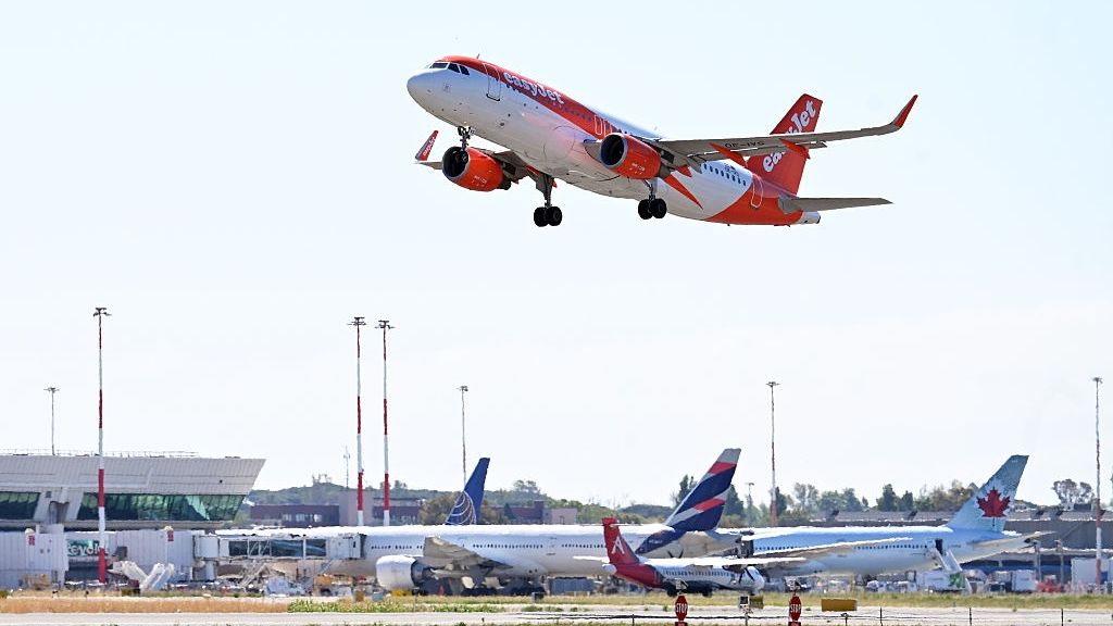 Awaryjne lądowanie samolotu EasyJet. Leciał z Egiptu do Londynu