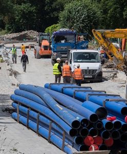 Wrocław. Przebudowa ul. Osobowickiej. Widać pierwsze chodniki i parking