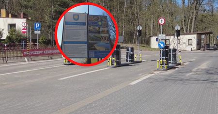 Oto bramy raju Wielkopolan. Szlabany, a obok tabliczka