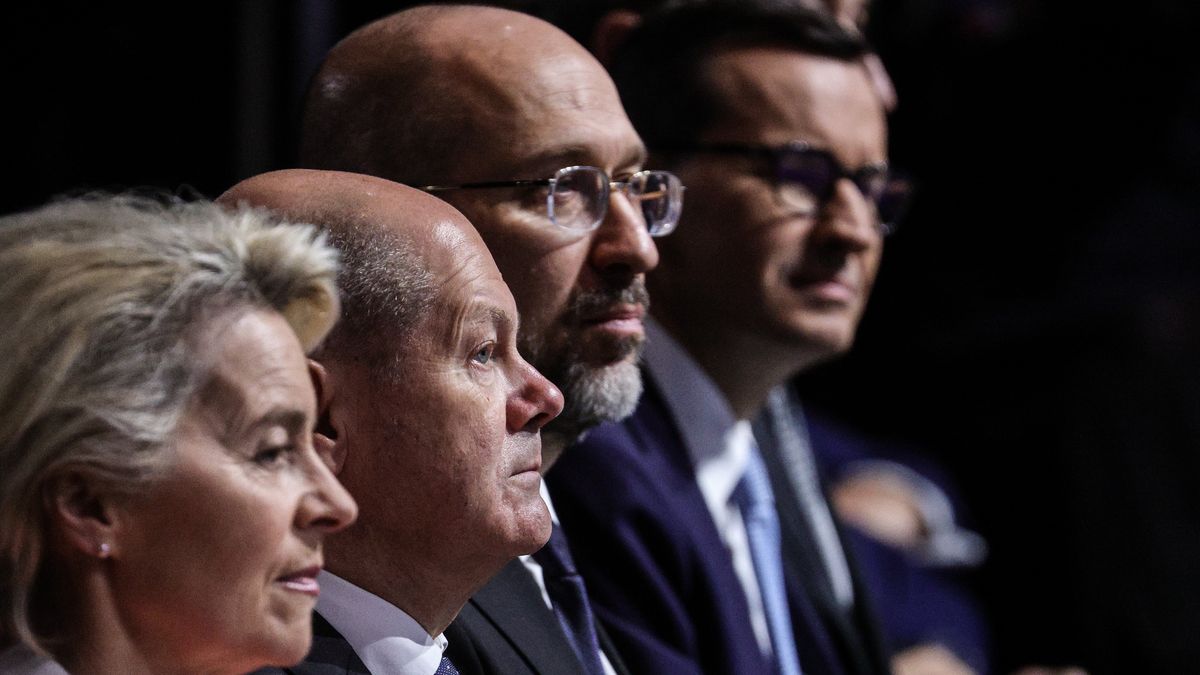 BERLIN, GERMANY - OCTOBER 25: (L-R) President of the European Commission, Ursula von der Leyen, German Chancellor Olaf Scholz, Prime Minister of Ukraine, Denys Schmyhal, Prime Minister of Poland, Mateusz Morawiecki during the international conference of experts for reconstruction in Ukraine on October 25, 2022 in Berlin, Germany. The German government is hosting the conference that is bringing together political and world finance leaders to set groundwork now for Ukraine's eventual post-war reconstruction effort. (Photo by Omer Messinger/Getty Images)