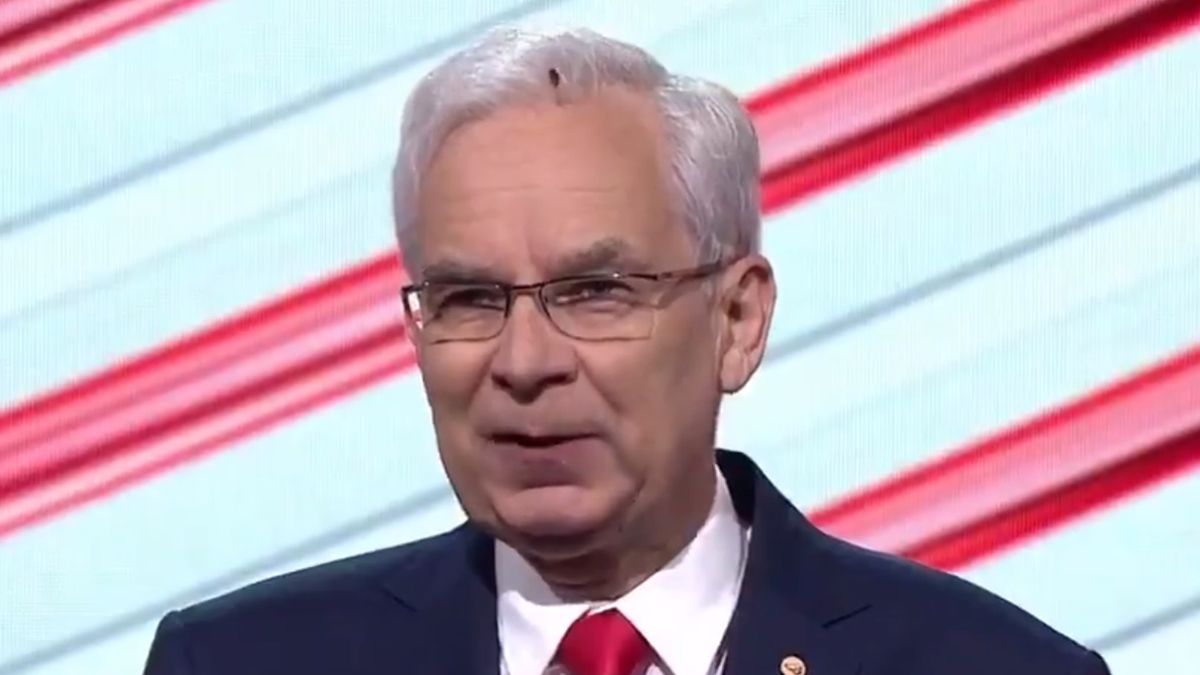 Mucha wylądowała na głowie Waldemara Witkowskiego