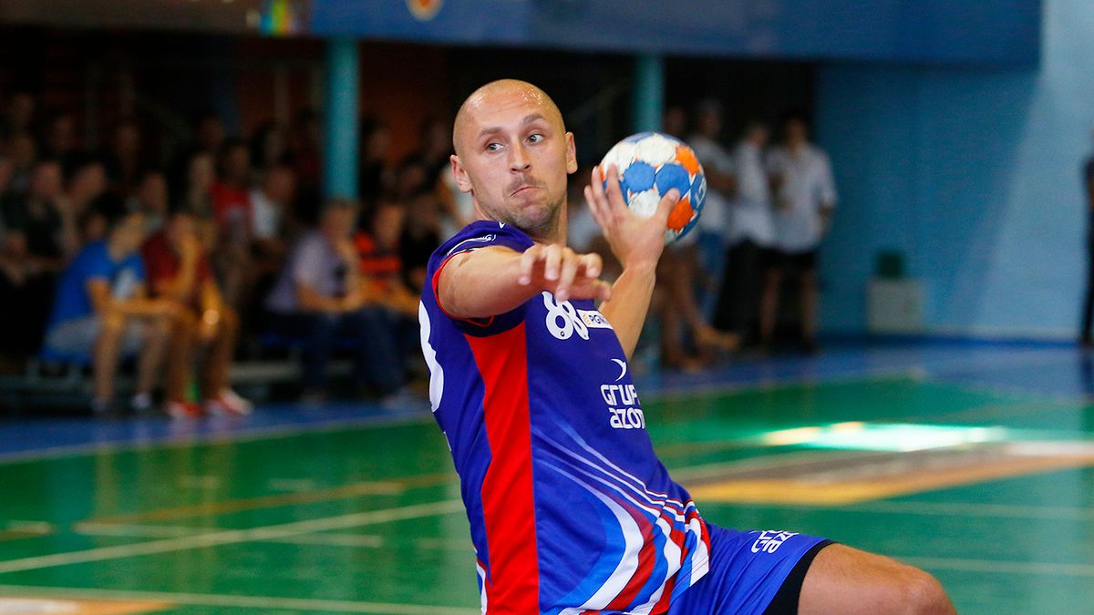 Materiały prasowe / AZOTY PUŁAWY / Mateusz Seroka rzuca na bramkę rywali