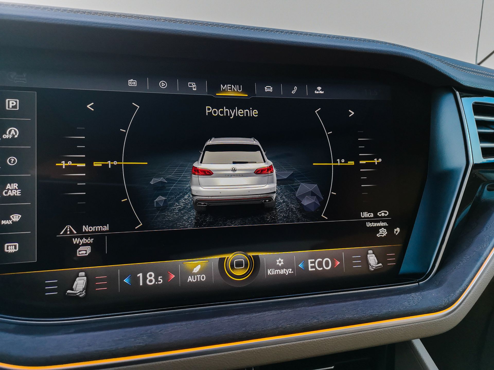 Volkswagen Touareg: Systemy wsparcia kierowcy z asystentem jazdy nocą i Innovision Cockpit 15