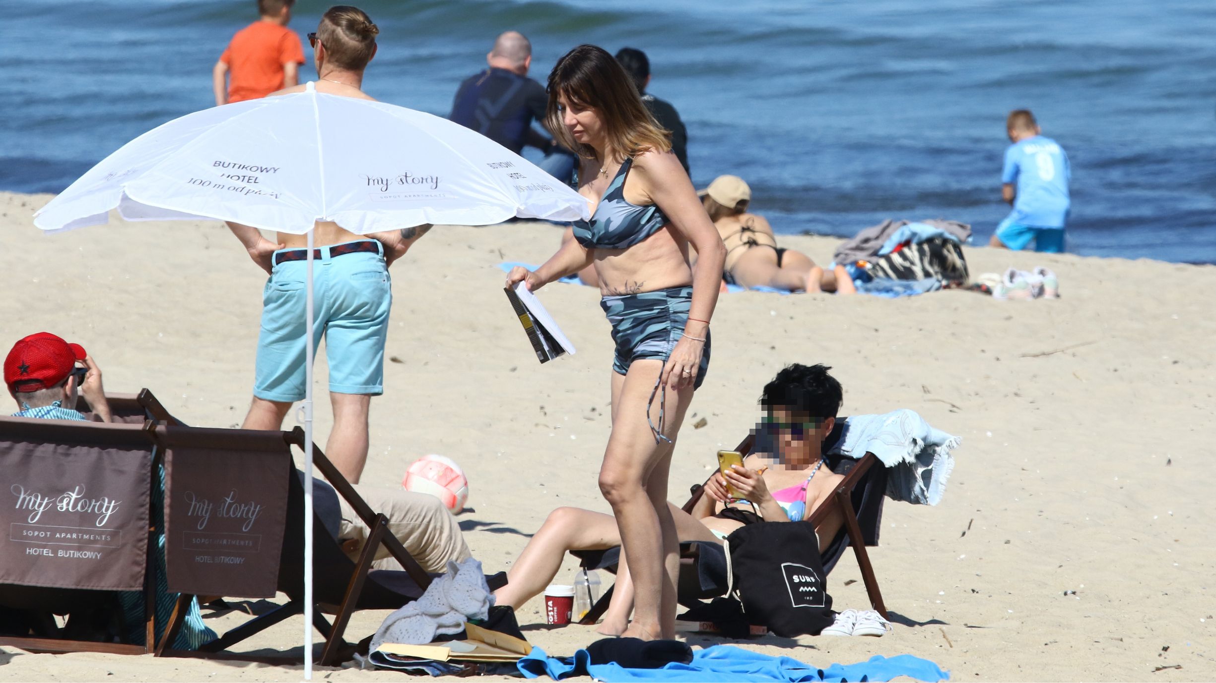65-letnia Grażyna Wolszczak wygrzewa się na plaży w Sopocie