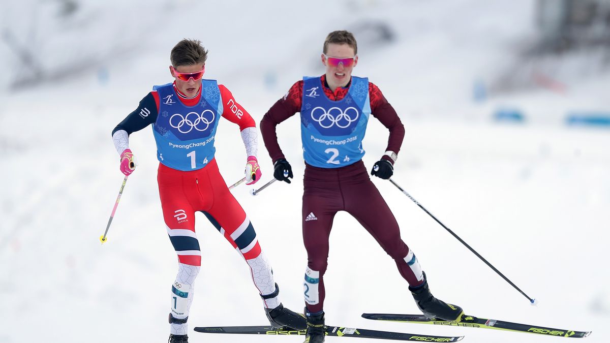 Zdjęcie okładkowe artykułu: Getty Images / Richard Heathcote / Na zdjęciu: Johannes Klaebo (z lewej) i Denis Spicow (z prawej)