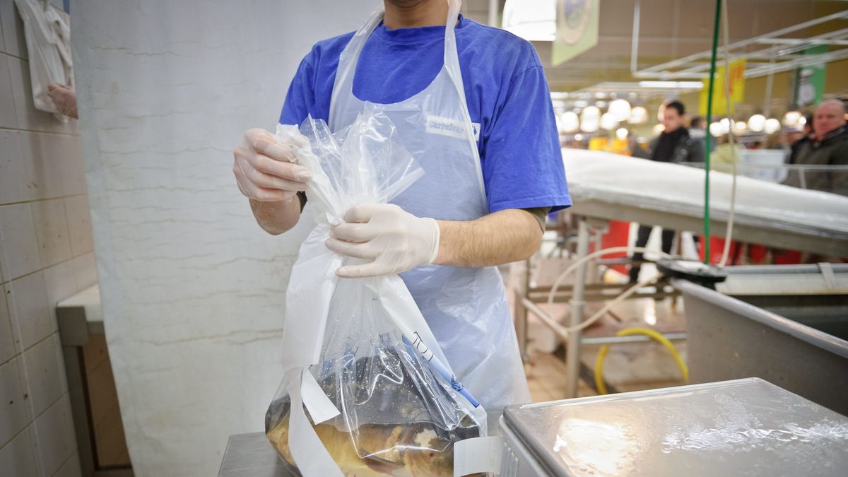 Parlamentarny Zespół Przyjaciół Zwierząt apeluje o bojkot sklepów, które sprzedają żywe karpie