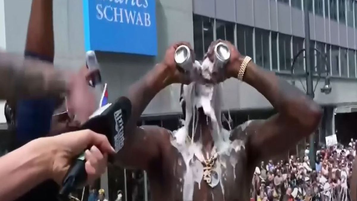 YouTube / House of Highlights / Szaleństwo na paradzie w Denver