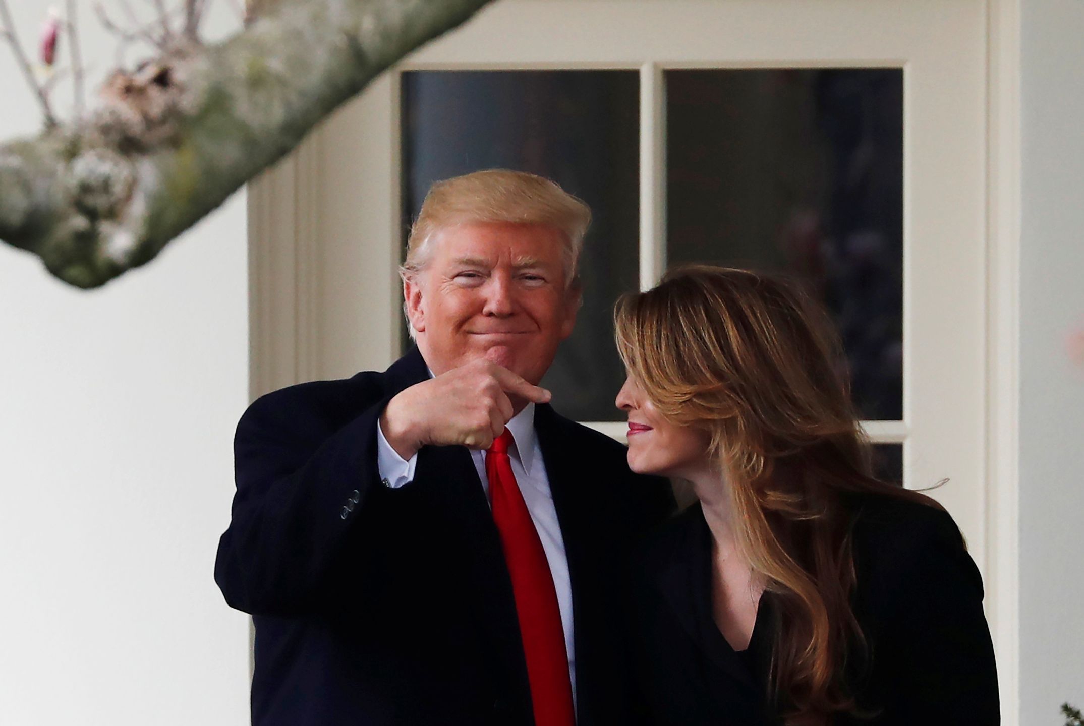 Donald Trump zaraził się koronawirusem od swej doradczyni, Hope Hicks?