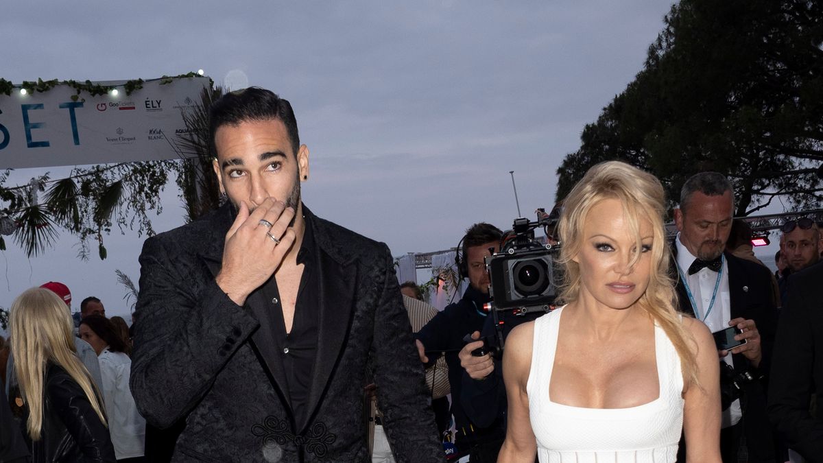 Adil Rami (L) i Pamela Anderson (P)